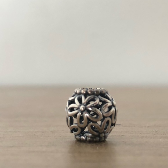 Pandora silver flower charm - Picture 1 of 2